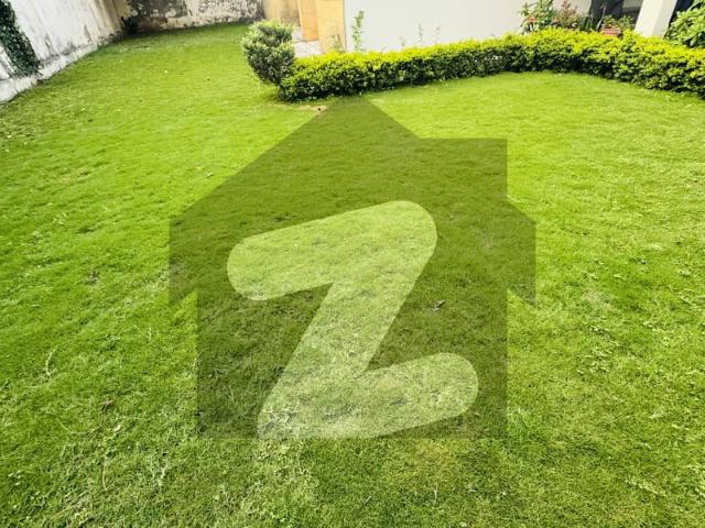 F 8 Prime Location Corner House For Sale | 944 Sq. Yards | 5 Bedroom