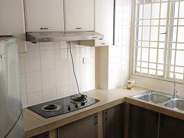 Famale Muslimah, Large Medium room, 10 mins walk to LRT