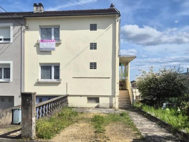 FAMECK VILLAGE JOLIE MAISON AVEC JARDIN