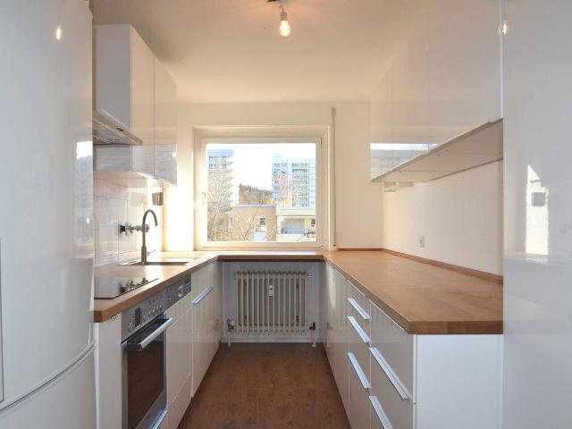 Familien t raum in Sindelfingen: 4,5 Zimmer mit Balkon, Garage & Stellplatz!