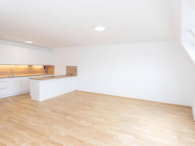 FAMILIEN AUFGEPASST! Toll geschnittene 5 Zimmer EIGENTUMSWOHNUNG in 1100 Wien komplett und modern saniert provisionsfrei!