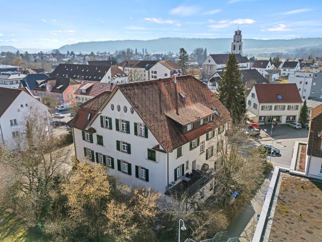 Familiendomizil: 4 Zimmer Wohnung mit KFZ Stellplatz und Einbauküche in Gottmadingen