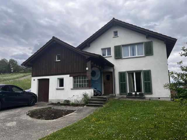 FAMILIENFREUNDLICH MIT GROSSEM GARTEN