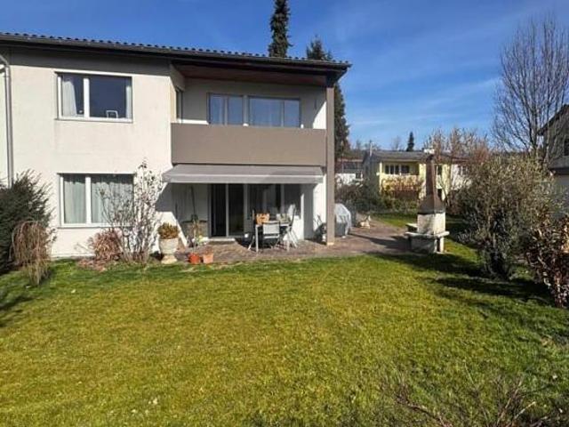 FAMILIENFREUNDLICH MIT SONNIGEM GARTEN