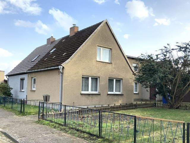 Familienfreundliche Haushälfte mit großem Garten