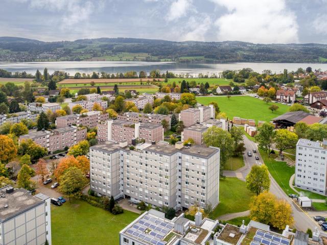 Familienfreundliche Überbauung im Grünen