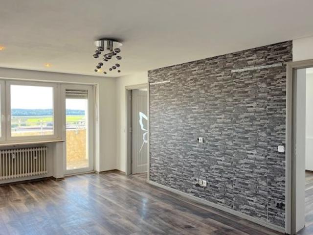 Familienfreundliche und renovierte Wohnung mit Lift und Tiefgarage sofort frei