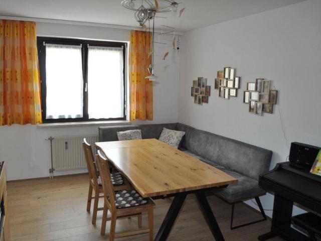 TOP SANIERTE 4 ZIMMERWOHNUNG MIT TIEFGARAGE IN BESTLAGE!