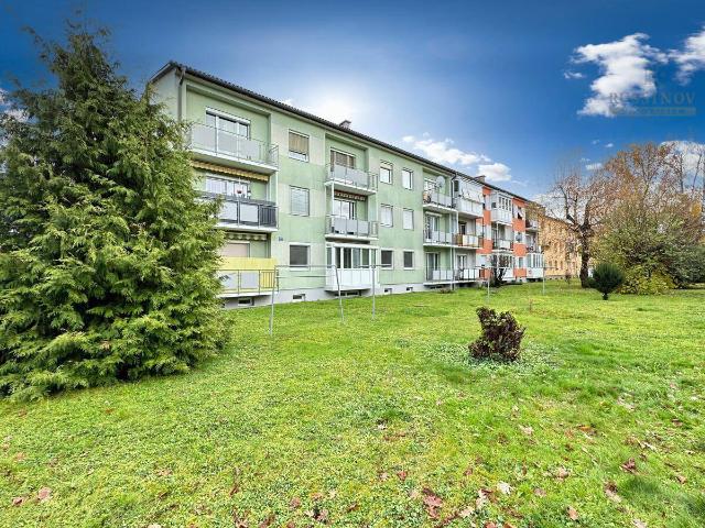 Familienfreundliche 3 Zimmer Wohnung mit Loggia