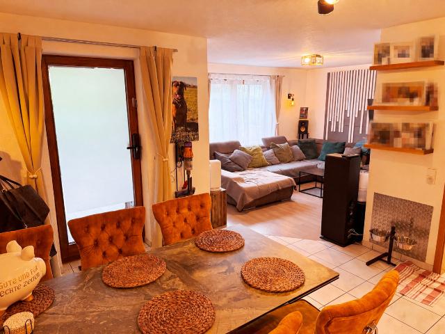Familienfreundliche 4 Zimmer Wohnung mit Terrasse und Gartenanteil