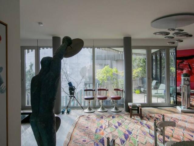 Familienfreundliche 6 Zi Whg mit Kamin Balkon EBK Aufzug u. 2xTG