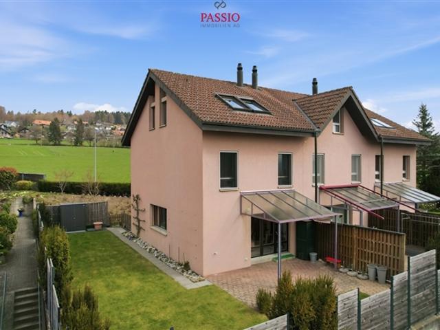 Familienfreundliches 5.5 Zimmer Reiheneckhaus mit grossem Garten