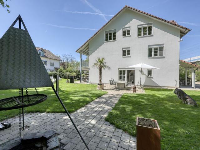 Familienfreundliches 5.5 Zimmer Doppeleinfamilienhaus mit idyllischem Umschwung und Erweiterungspotenzial