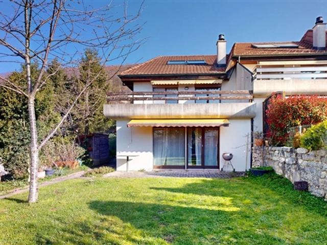 Familienfreundliches 5.5 Zimmer Reiheneckhaus mit Einstellhallenplatz