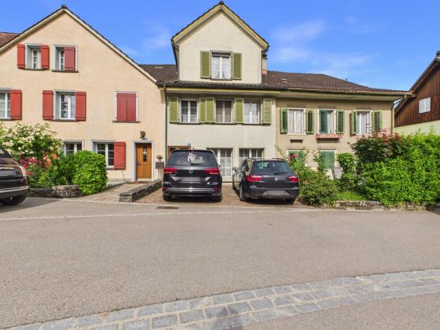 Familienfreundliches 5.5 Zimmer Reihenhaus mit viel Platz und sonnigem Aussenbereich