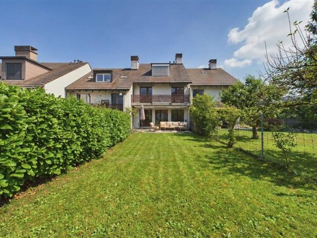 Familienfreundliches 7.5 Zimmer Reihenhaus mit Garten