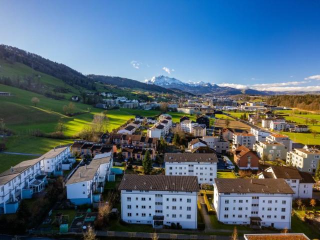 Familienfreundliches Wohnen: Charmante 4.5 Zimmer Wohnung in Root