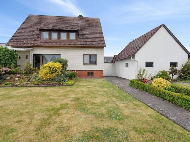 Familienfreundliches Zweifamilienhaus mit Gartenparadies ideal für Freunde oder Generationen