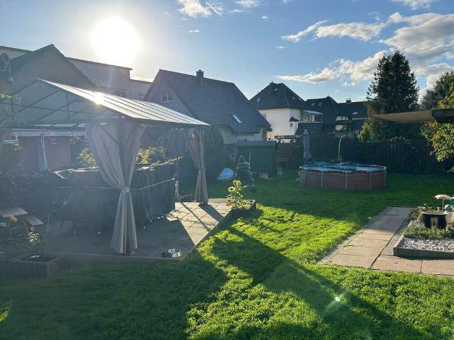 Familienfreundliches Zweifamilienhaus in Hiddenhausen mit gepflegtem Garten!