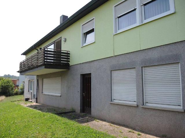 Familienfreundliches Einfamilienhaus mit Einliegerwohnung und Garten, Garage und Carport
