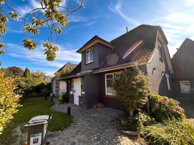Familienfreundliches Einfamilienhaus mit Garten und Doppelgarage