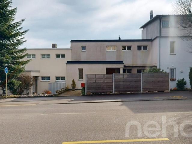 Familienfreundliches Einfamilienhaus mit Garten in Oberwil