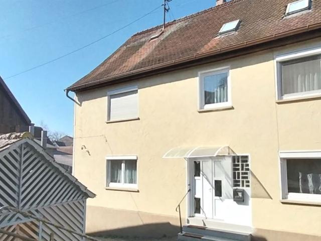 Familienfreundliches Einfamilienhaus mit viel Platz und Nebengebäuden