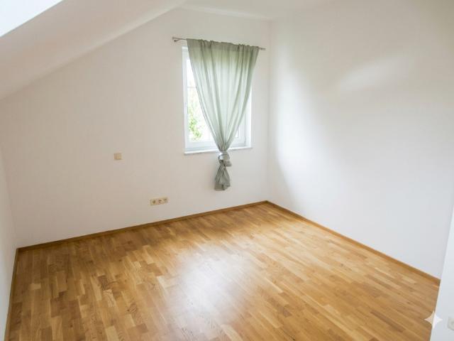 Familienfreundliches Haus mit Wintergarten und Doppelgarage!