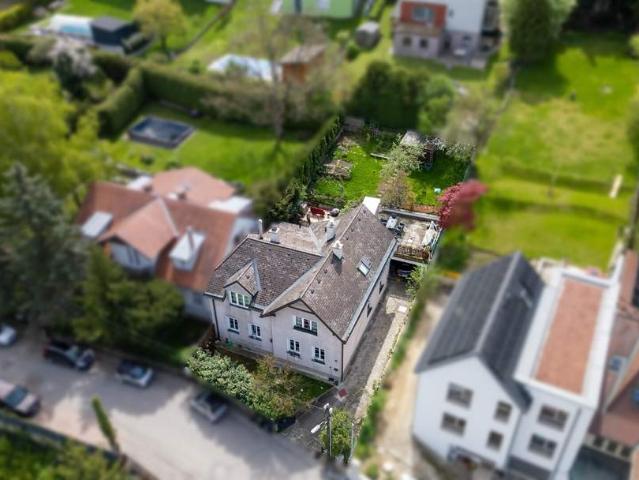 Familienfreundliches Mehrfamilienhaus mit Fernblick über Kierling – 2 Wohneinheiten mit Potenzial !