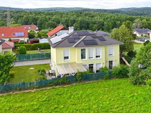 Familienfreundliches, modernes Haus in idyllischer Naturlage in Pressbaum