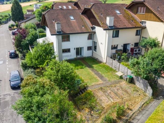 Familienfreundliches Reiheneckhaus mit zwei Gartenbereichen und schöner Weitsicht