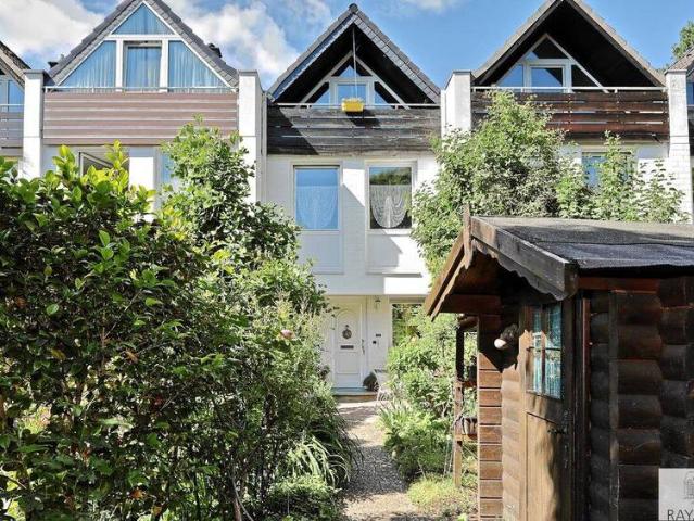 Familienfreundliches Reihenhaus mit Garten, drei Balkonen und Stellplatz in Hassels