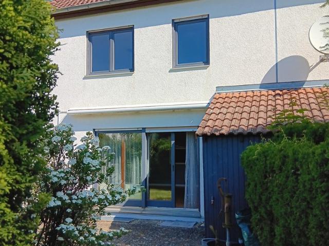Familienfreundliches Reihenhaus mit Garten und Garage