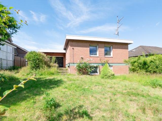 Familienfreundliches Split Level Haus mit Kamin, Souterrain und großem Garten am Naturschutzgebiet