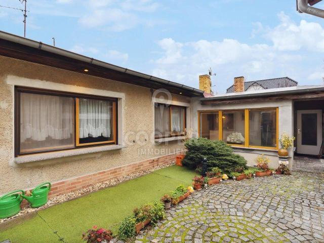 Familienfreundlicher Bungalow mit Doppelgarage und viel Nebengelass