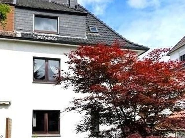 Erfolgreich Vermittelt. Familienhaus citynah und schön im Grünen !