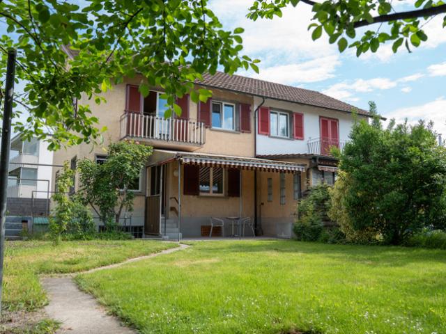 Familienhaus direkt beim Bahnhof Lenzburg 3 Schlafzimmer, Garten & Haustiere willkommen