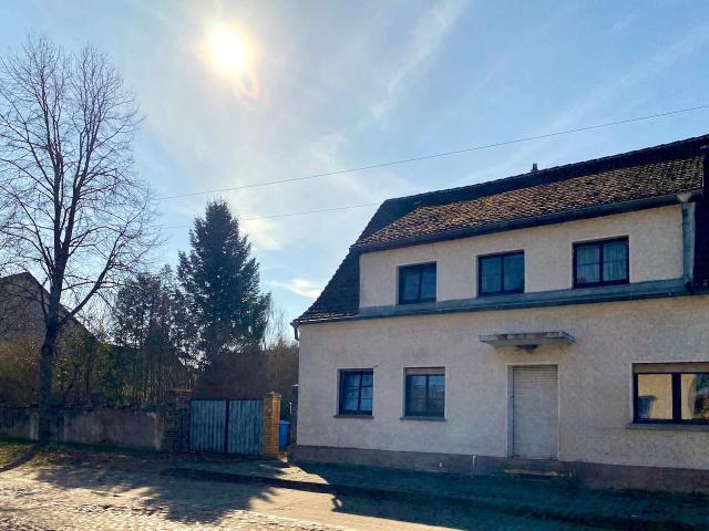 Familienhaus in sehr ruhiger Lage mit viel Nebengelass und Potenzial für zusätzliche Bebauung!