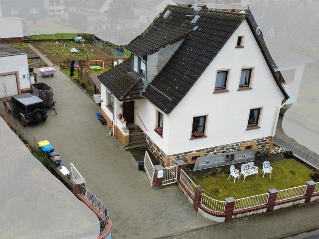 Familienhaus mit großem Garten, Baupotenzial in ruhiger Lage von Waldsolms Brandoberndorf