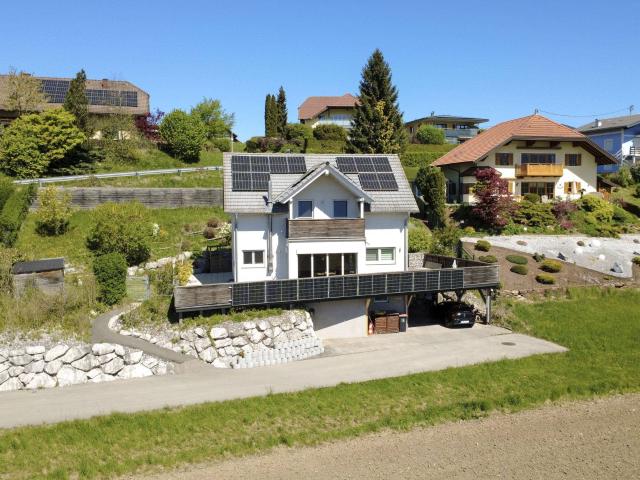 Familienhaus mit großer PV Anlage und guter Verkehrsanbindung