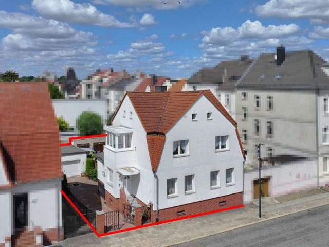 Familienhaus mit 162 m², Wintergarten und Garten in zentraler Lage von Burg bei Magdeburg