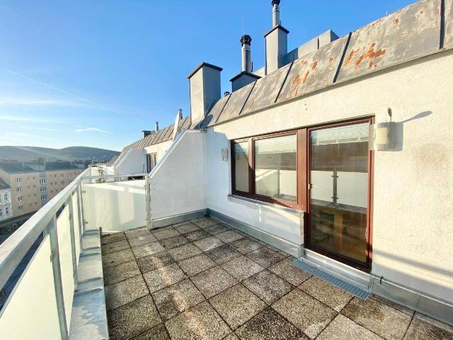 Familienhit! 4 Zimmer Dachgeschoßwohnung + Terrasse ohne Dachschrägen 3 Bedroom apartment+ terraceNEUER PREIS