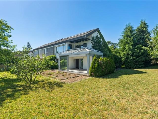 Familienidylle mit Wintergarten und traumhaftem Garten