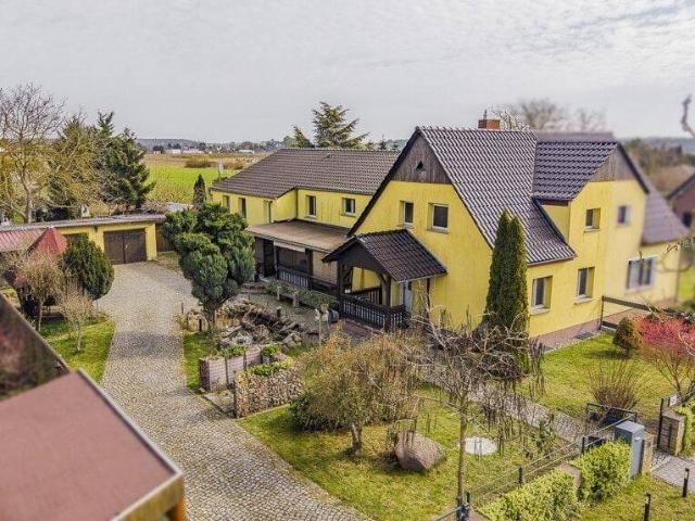 Familienparadies mit Extras: Vielseitige Wohnimmobilie mit Einliegerwohnung, großzügiger Terrasse & pool
