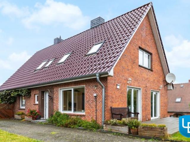 Familienparadies auf großem Grundstück: Gepflegtes und modernisiertes EFH mit weitläufigem Garten