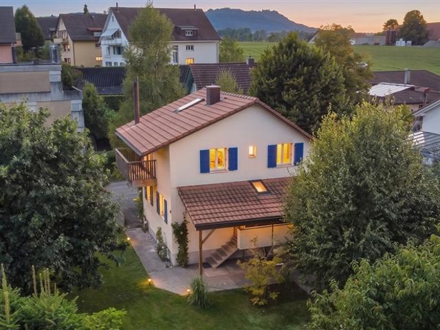 FAMILIENPARADIES IM BELIEBTEN MELCHENBÜHL QUARTIER
