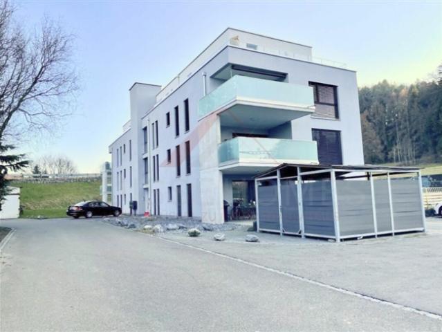Familienparadies in Studen 4.5 Zimmer Wohnung mit 2 Balkonen und über 159 m² Wohnfläche