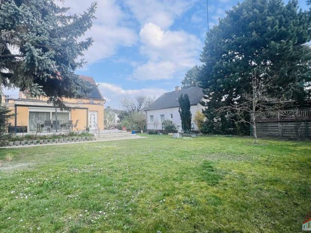 Familientraum mit großem Garten, Photovoltaikanlage, Klimaanlage, Garage und Keller
