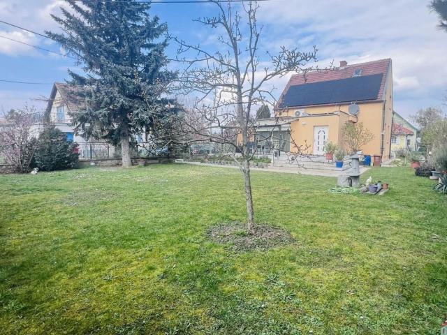 Familientraum mit Großem Garten, Photovoltaikanlage, Klimaanlage, Garage und Keller