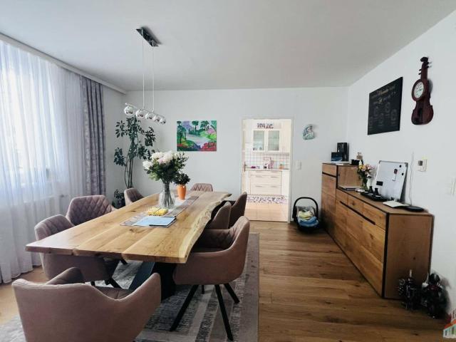 Familientraum mit großem Garten, Photovoltaikanlage, Klimaanlage, Garage und Keller